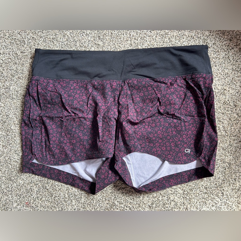 GapFit Maternity Black pink flower workout shorts large l
